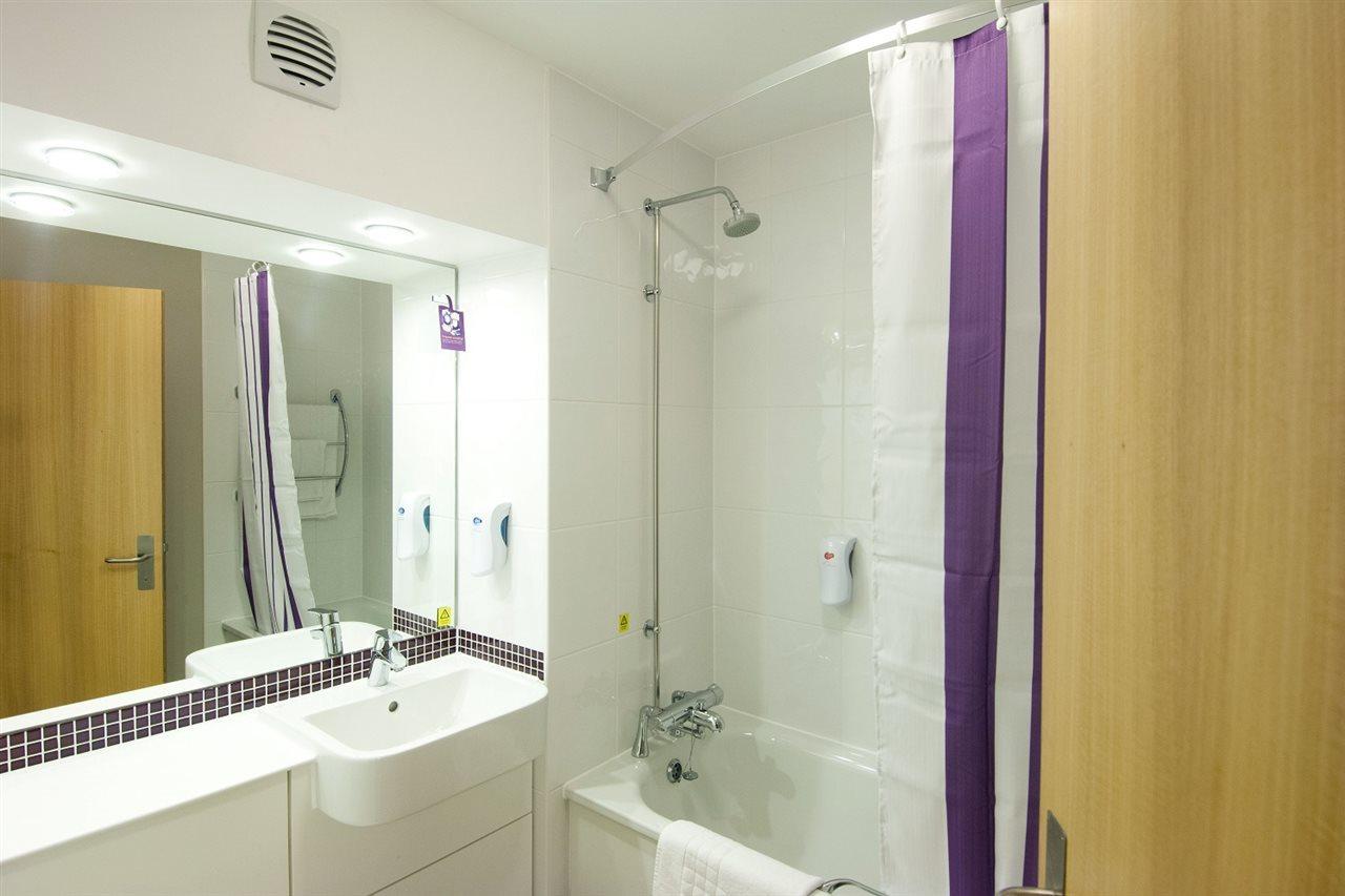 Premier Inn Barry Island Esterno foto