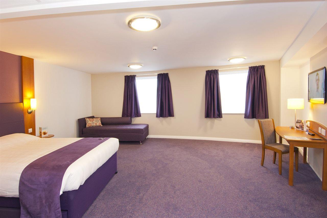 Premier Inn Barry Island Esterno foto